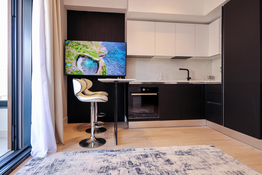 Dining Area and Fully Equipped Kitchen